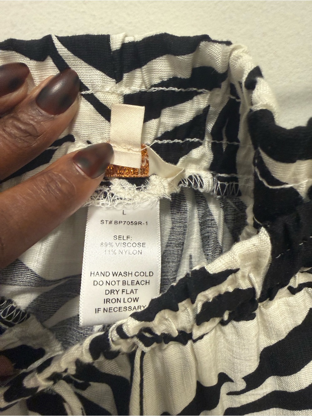Peach Black & White Abstract Print Top - Size L - Picture 4 of 5